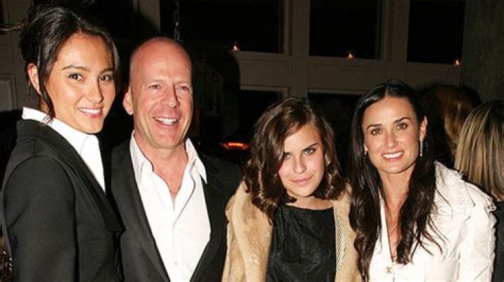 Bruce Willis Poses For Family Photo With Wife Emma & Ex Demi Moore – Hollywood Life