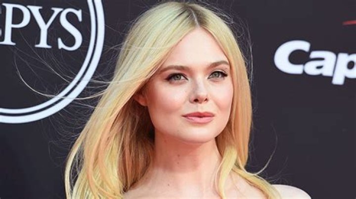 Elle Fanning’s Pink Hair Makeover – Pics – Hollywood Life