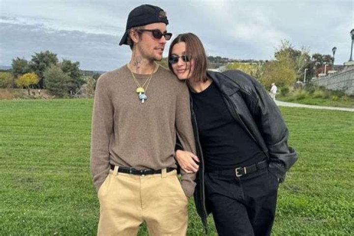 Hailey Baldwin Defends Justin Bieber Amid Anxiety Battle: Haters Need To ‘Leave Him Alone’