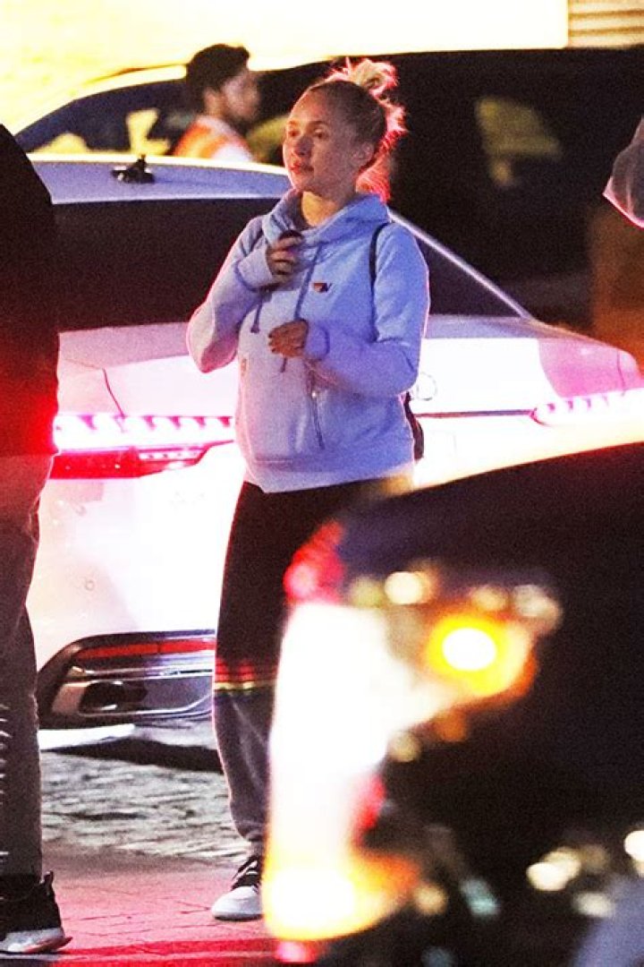 Hayden Panettiere No Makeup & Sweatpants At Nobu Malibu – Photos – Hollywood Life