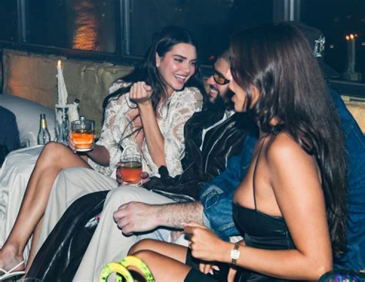 Kendall Jenner & Bad Bunny Hug & Kiss During Sushi Date: Photos – Hollywood Life