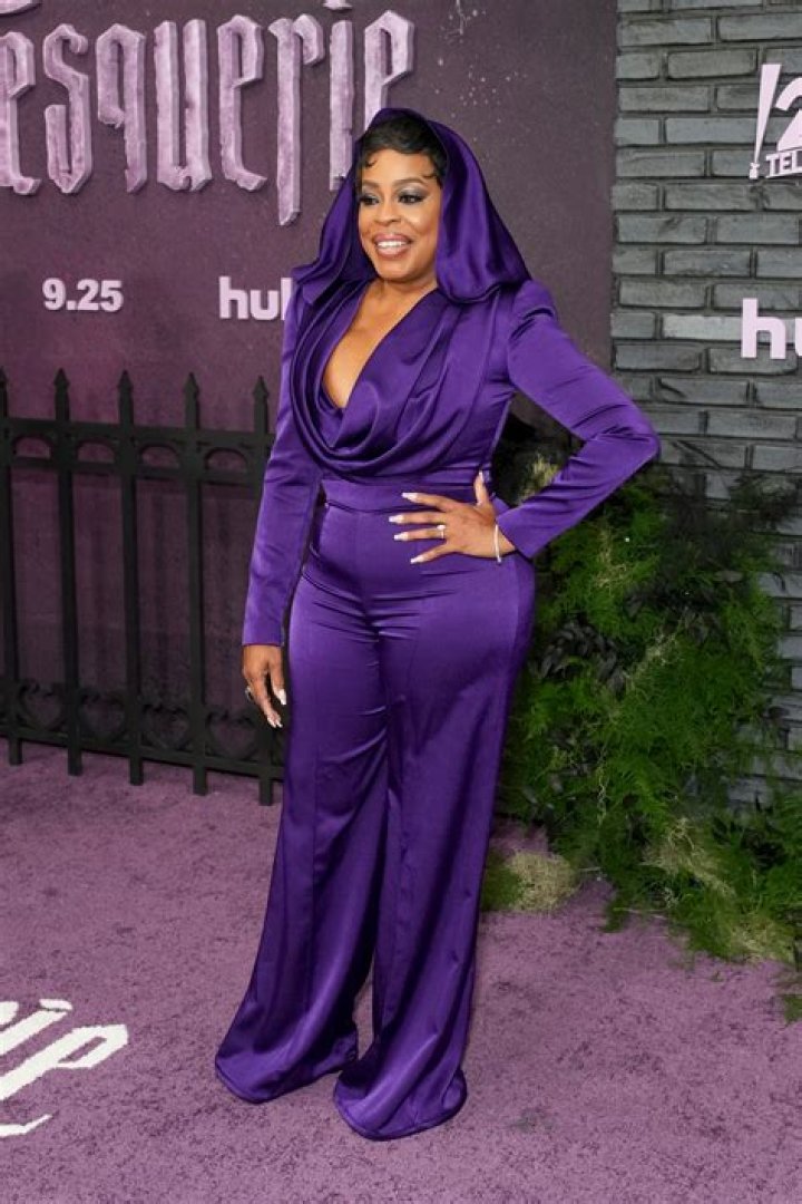 Niecy Nash, 50, Wears Nothing But A Pillow In New Instagram Challenge Pics — See Sexy Look