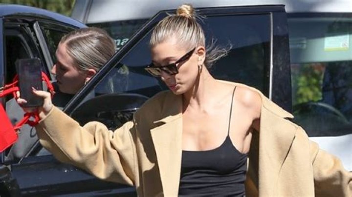 See Her Save Her Trip In High Heels – Hollywood Life