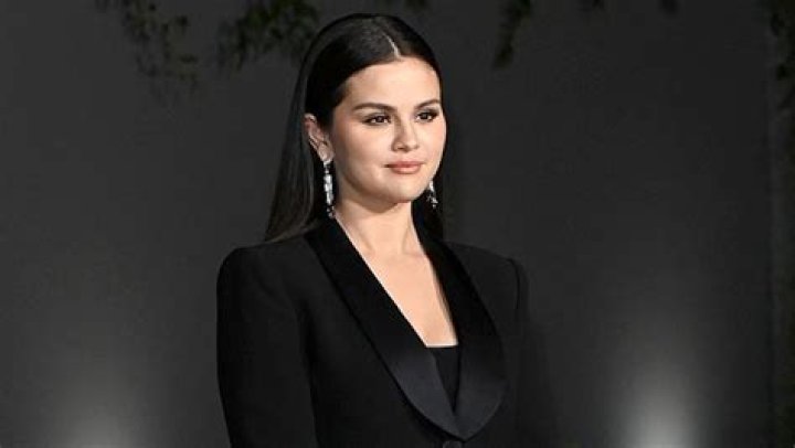 Selena Gomez Recalls ‘Beauty Disaster’ At 2018’s Met Gala – Hollywood Life