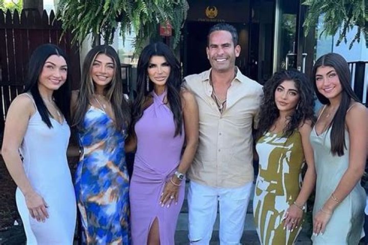 Teresa Giudice & Her BF Reunite With Joe & The Kids For Family Dinner In The Bahamas