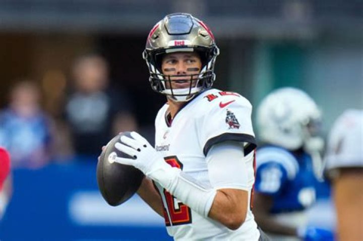 Tom Brady & Gisele Bundchen Feuding Amid Tom’s NFL ‘Unretirement’ – Hollywood Life