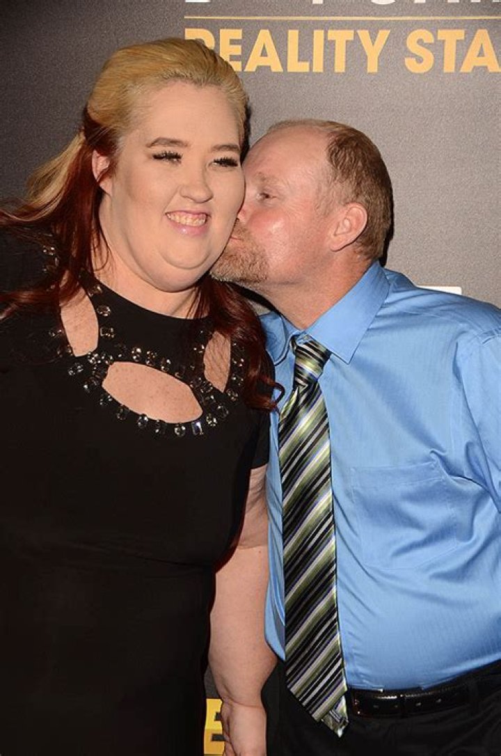 What To Know About Her Marriage & Past Exes – Hollywood Life