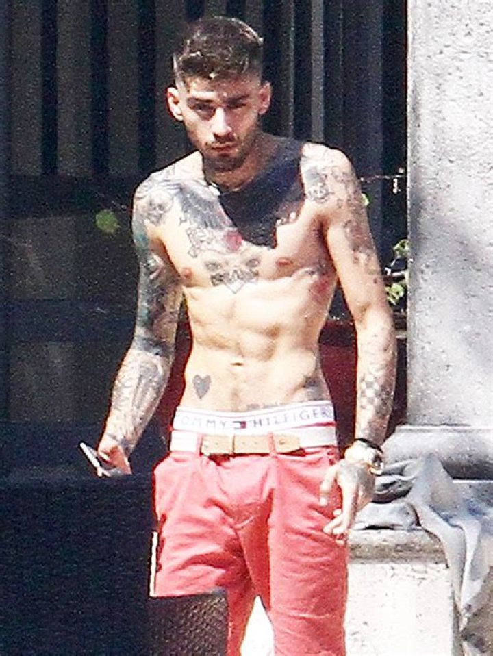 Zayn Malik Shirtless & Showing Gigi Hadid Chest Tattoo After Split – Hollywood Life